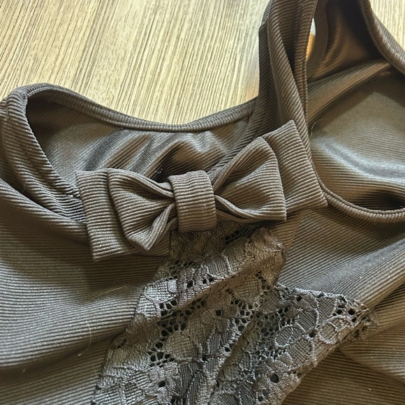 Molly Bracken Elegant Sleeveless Black Dress with Lace and Bow Details - Picture 13 of 13